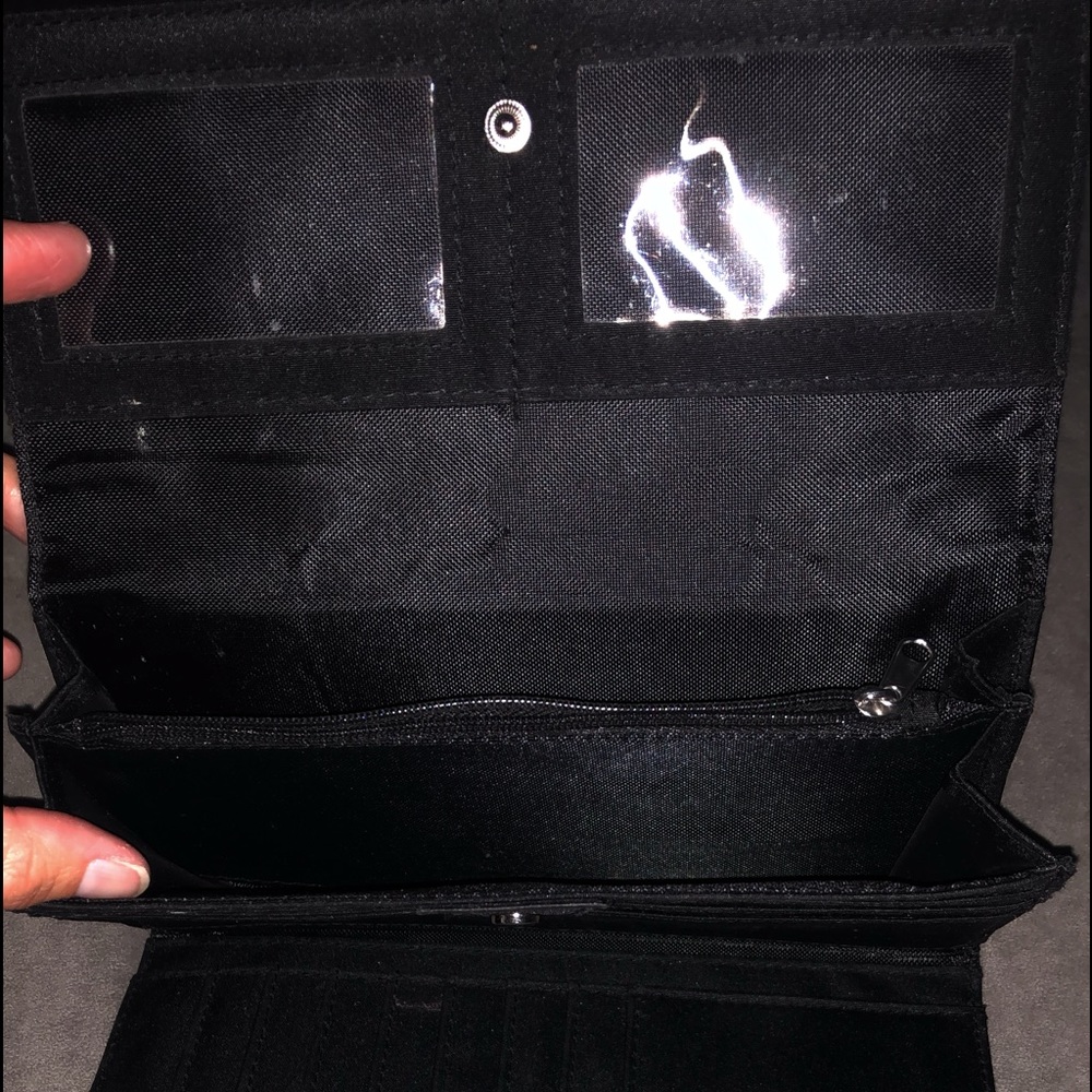 Kenneth Cole Reaction Wallet - Picture 4 of 5
